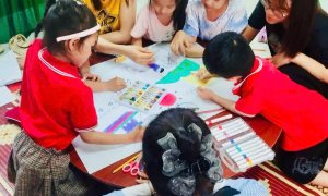 Cô và trò trường MN Quảng Châu tích cực rèn luyện cho Hội Thi Vẽ Tranh dành cho trẻ mầm non, học sinh tiểu học và THCS với chủ đề "Em yêu thành phố Sầm Sơn" cấp thành phố năm học 2024-2025