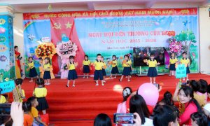 Hình ảnh các bé biểu diễn văn nghệ chào  mừng ngày hội đến trường của Trường Mầm Non Quảng Châu năm học 2025 - 2026